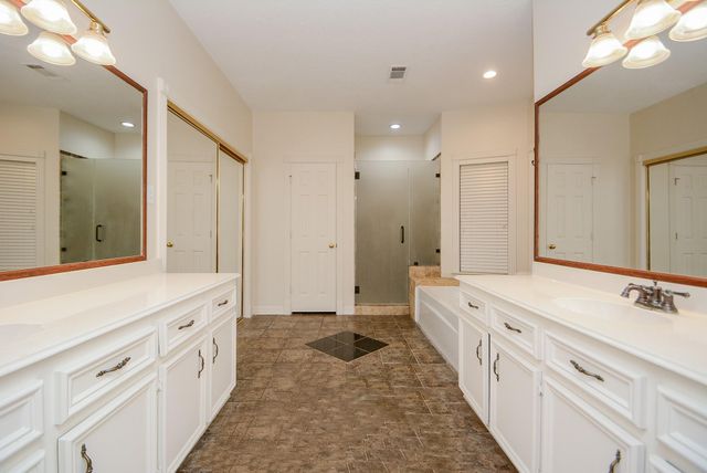 70 N Skyflower Court, The Woodlands, TX 77381