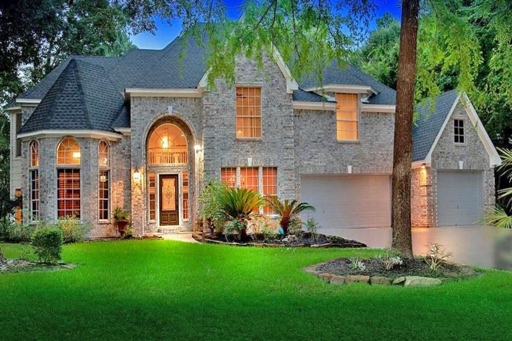 70 N Skyflower Court, The Woodlands, TX 77381