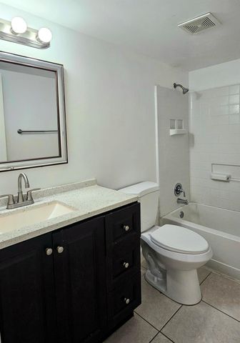 1501 Crescent Circle B10, Lake Park, FL 33403