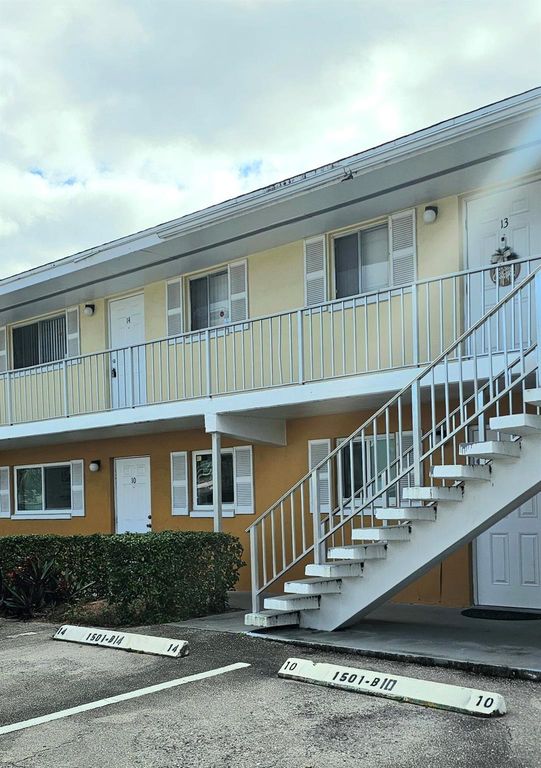 1501 Crescent Circle B10, Lake Park, FL 33403