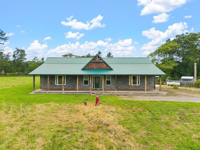 21 Cushing Ln, Acushnet, MA 02743