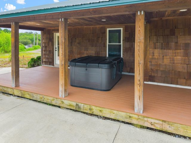 21 Cushing Ln, Acushnet, MA 02743