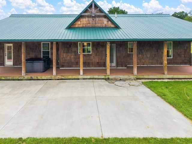 21 Cushing Ln, Acushnet, MA 02743