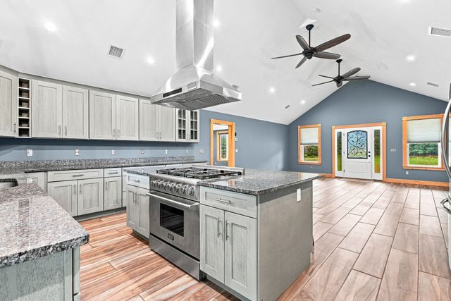 21 Cushing Ln, Acushnet, MA 02743