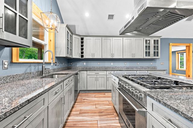 21 Cushing Ln, Acushnet, MA 02743