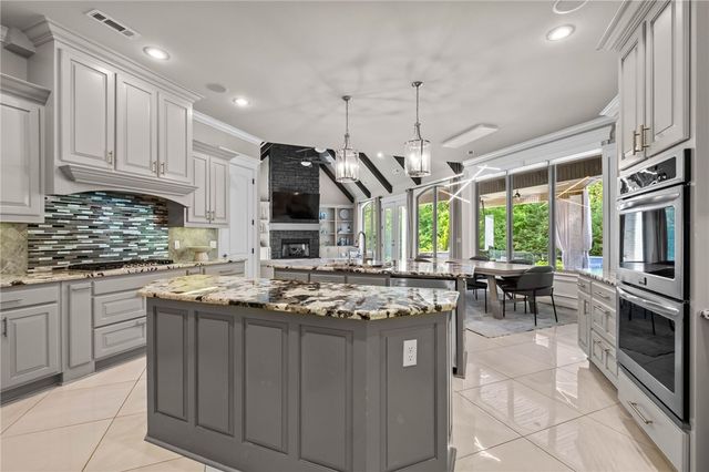 6300 W Northgate Road, Rogers, AR 72758
