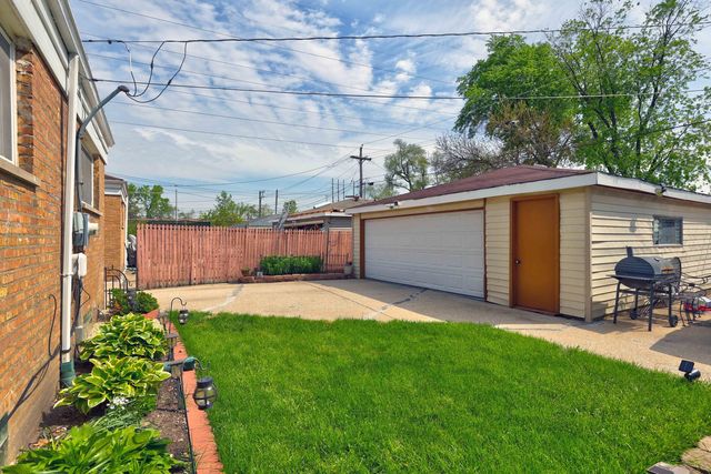 109 Rice Avenue, Bellwood, IL 60104