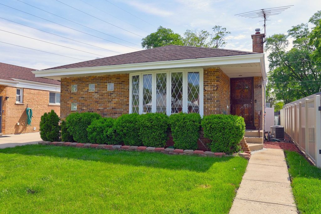 109 Rice Avenue, Bellwood, IL 60104