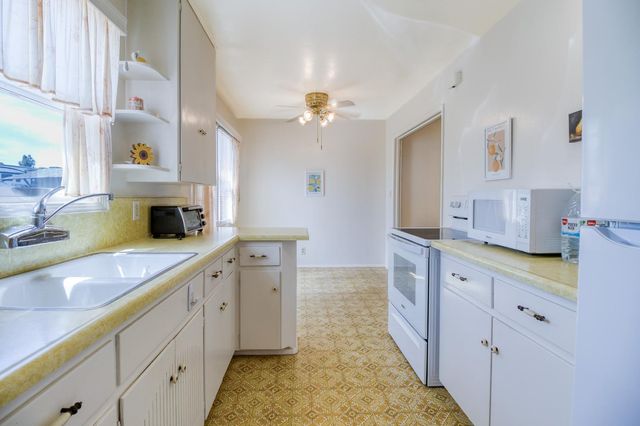 1612 Waverly Dr, Modesto, CA 95358