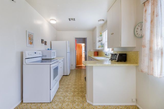 1612 Waverly Dr, Modesto, CA 95358