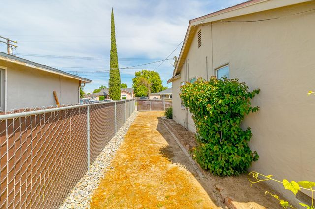 1612 Waverly Dr, Modesto, CA 95358