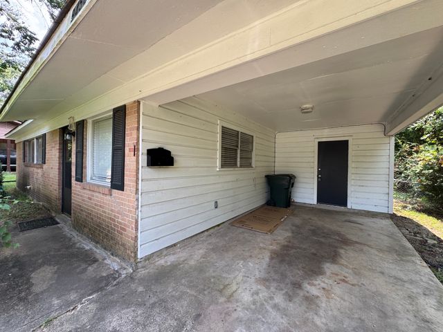 9458 Woodcrest Drive, Shreveport, LA 71118