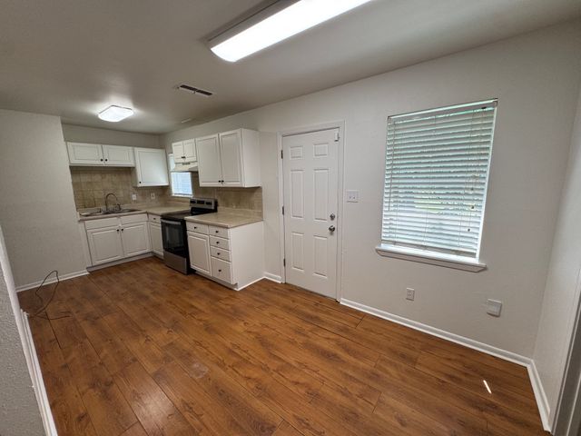9458 Woodcrest Drive, Shreveport, LA 71118