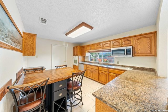 6323 Forest Bnd, San Antonio, TX 78240