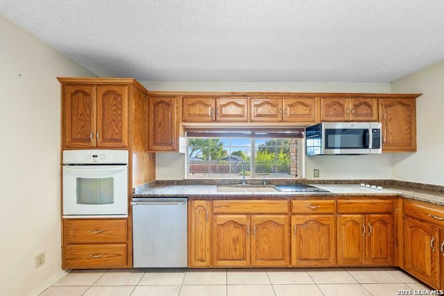 6323 Forest Bnd, San Antonio, TX 78240