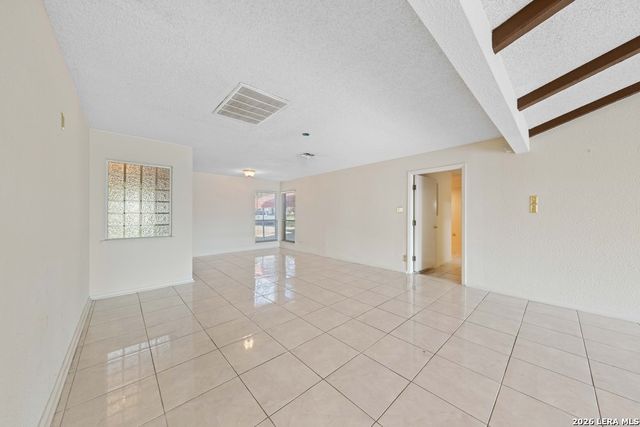 6323 Forest Bnd, San Antonio, TX 78240