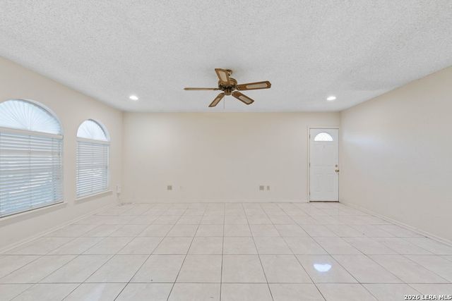 6323 Forest Bnd, San Antonio, TX 78240