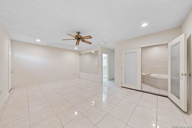 6323 Forest Bnd, San Antonio, TX 78240