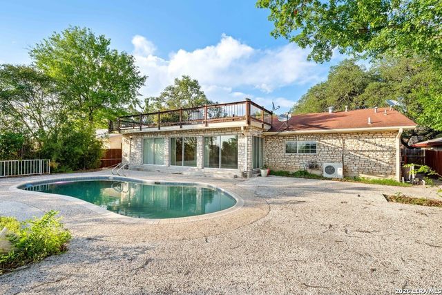 6323 Forest Bnd, San Antonio, TX 78240
