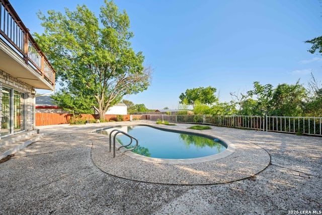 6323 Forest Bnd, San Antonio, TX 78240