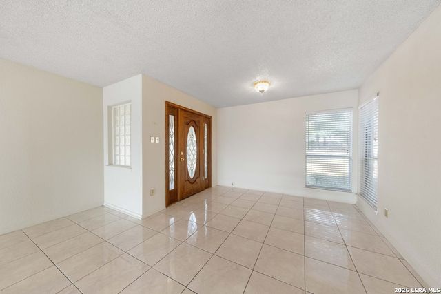 6323 Forest Bnd, San Antonio, TX 78240