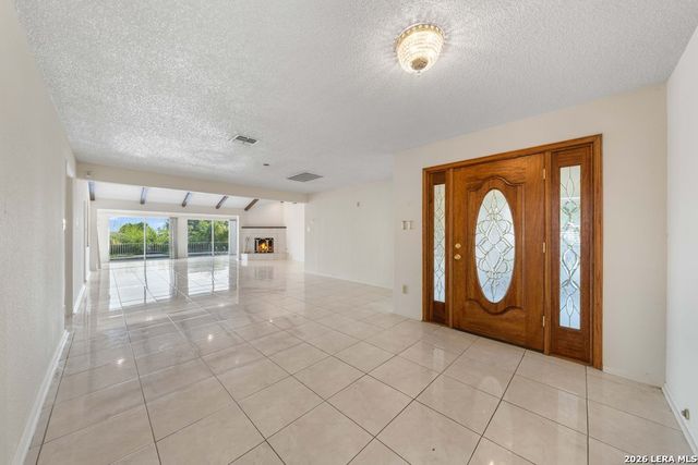 6323 Forest Bnd, San Antonio, TX 78240