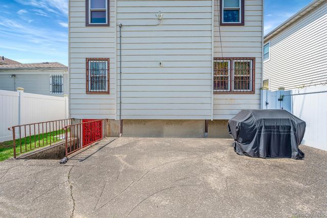 1010 Bay 25th Street, Far Rockaway, NY 11691