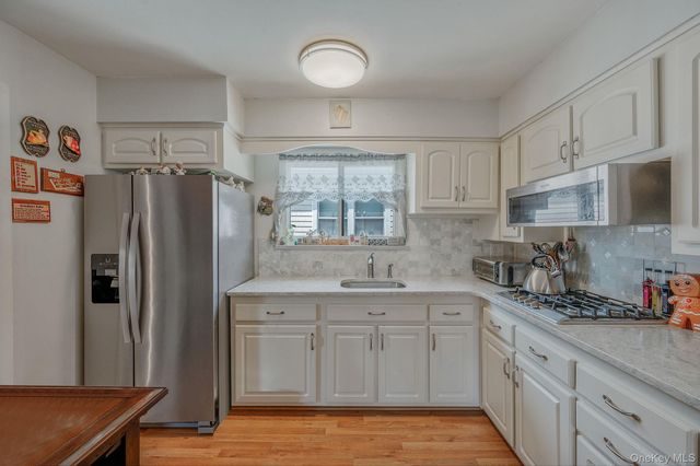 1010 Bay 25th Street, Far Rockaway, NY 11691