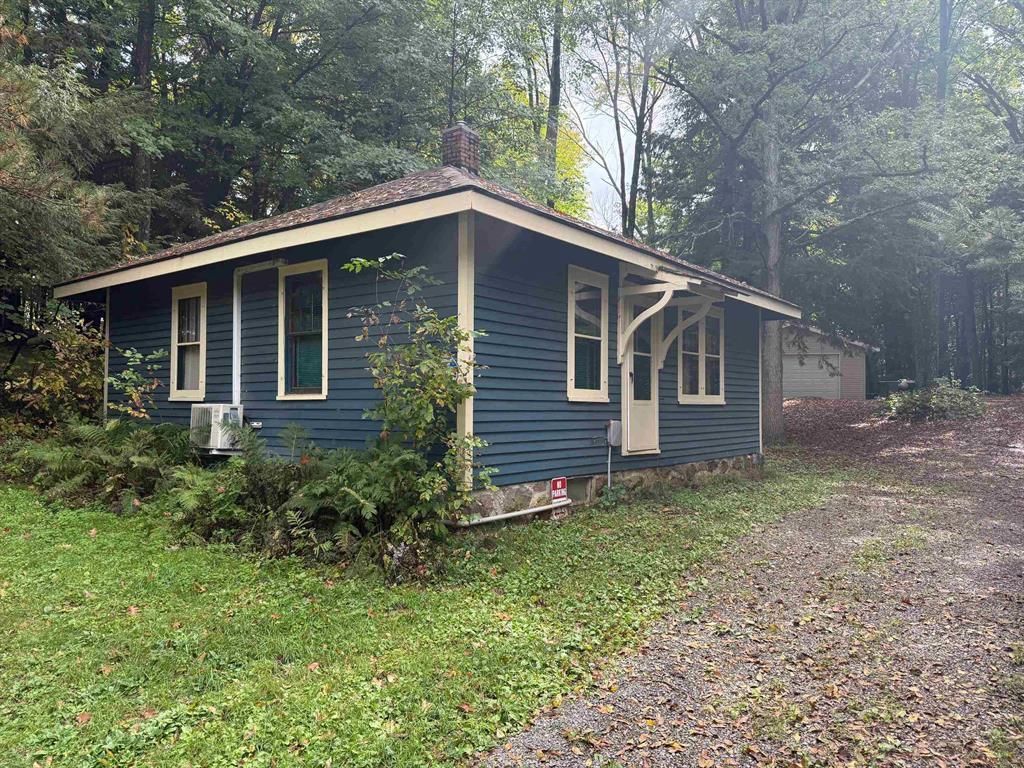 N11364 COUNTY ROAD P, Iola, WI 54945