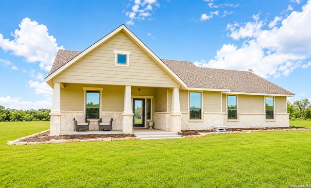 3137 County Road 5710, Devine, TX 78016