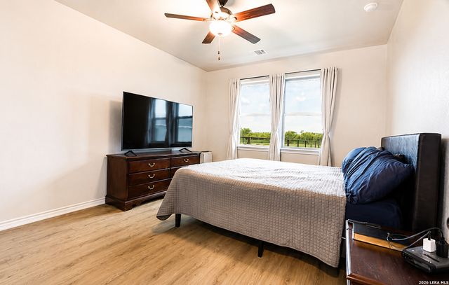 3137 County Road 5710, Devine, TX 78016