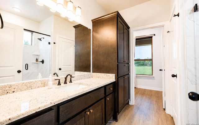 3137 County Road 5710, Devine, TX 78016