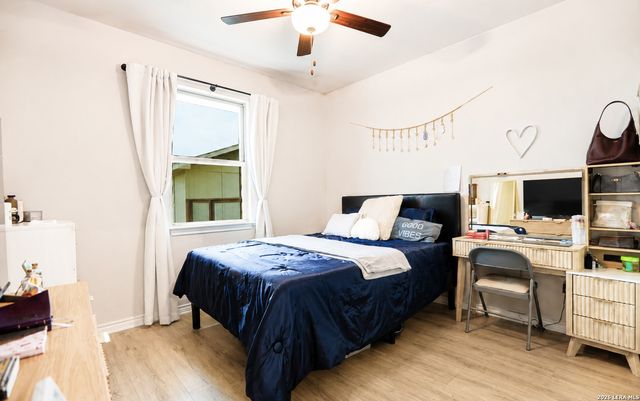 3137 County Road 5710, Devine, TX 78016