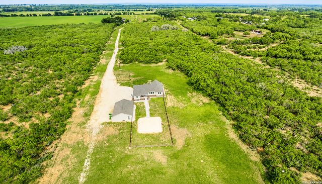 3137 County Road 5710, Devine, TX 78016