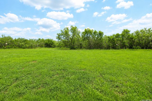 3137 County Road 5710, Devine, TX 78016