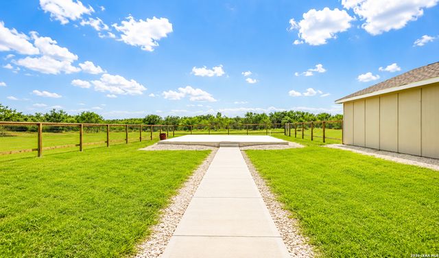 3137 County Road 5710, Devine, TX 78016