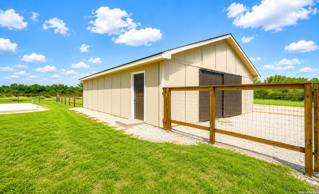 3137 County Road 5710, Devine, TX 78016