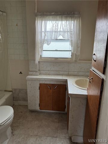 9604 Cayuga Drive, Niagara Falls, NY 14304