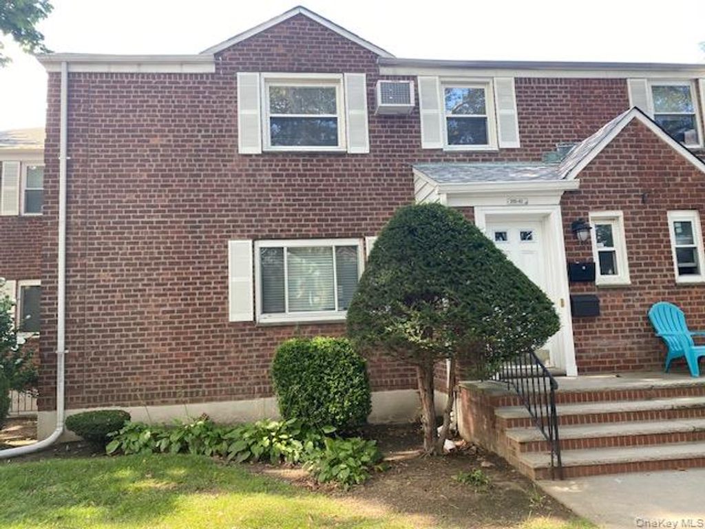 255-43 73rd. Avenue B-2, Glen Oaks, NY 11004 — photo 2