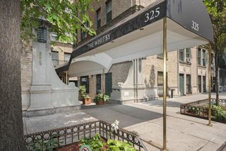 325 W 45th Street # 403, New York City, NY 10036