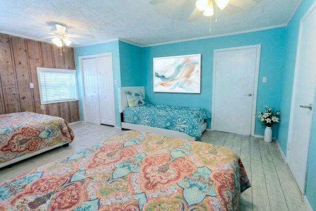 959 S East Road, Crystal Beach, TX 77650
