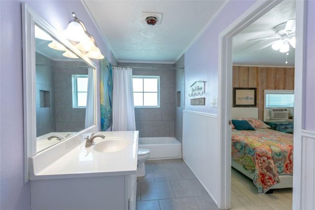 959 S East Road, Crystal Beach, TX 77650