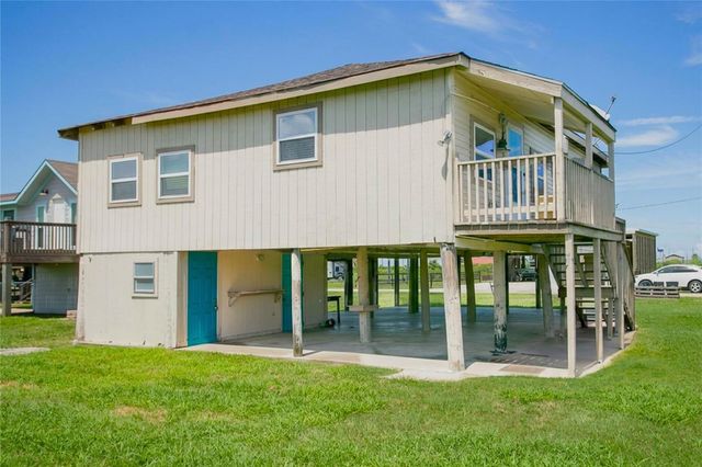 959 S East Road, Crystal Beach, TX 77650