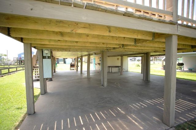 959 S East Road, Crystal Beach, TX 77650