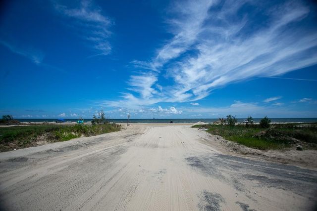 959 S East Road, Crystal Beach, TX 77650
