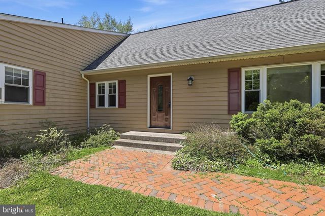 205 OAK LN, West Chester, PA 19382