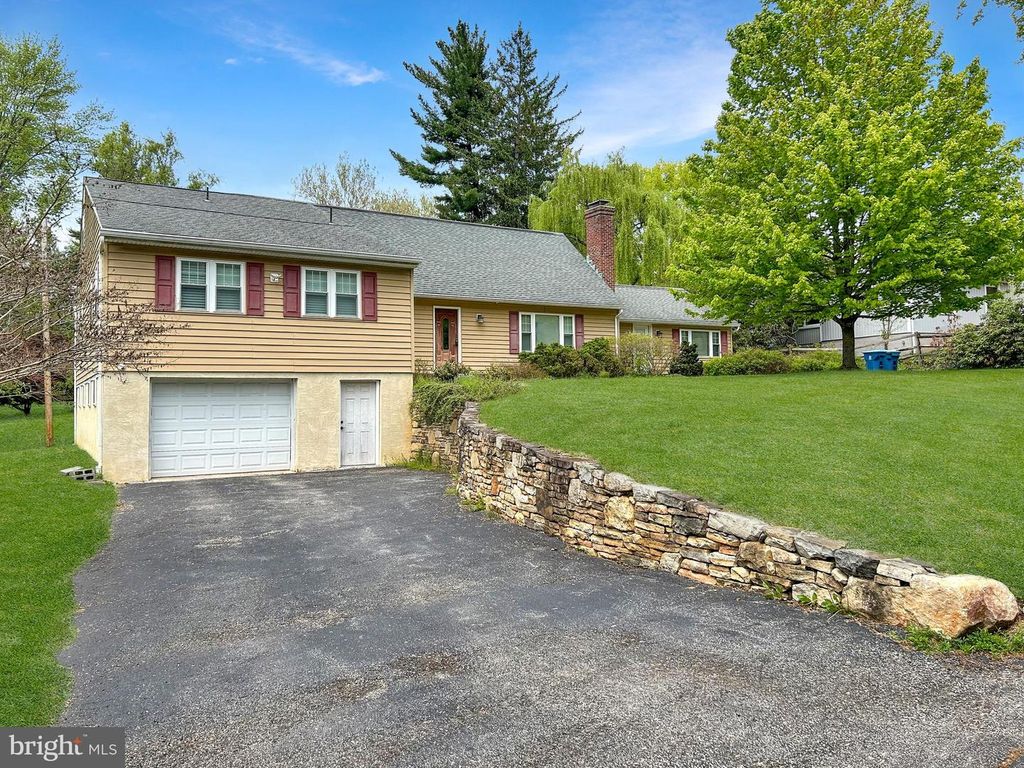 205 OAK LN, West Chester, PA 19382