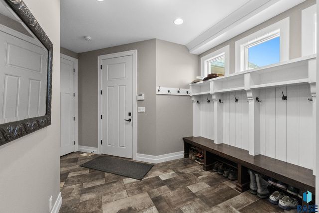 9004 E Torrey Pine Cir Circle, Sioux Falls, SD 57110