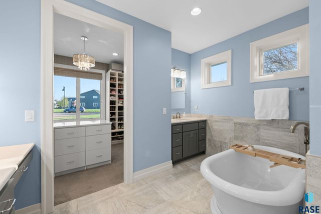 9004 E Torrey Pine Cir Circle, Sioux Falls, SD 57110