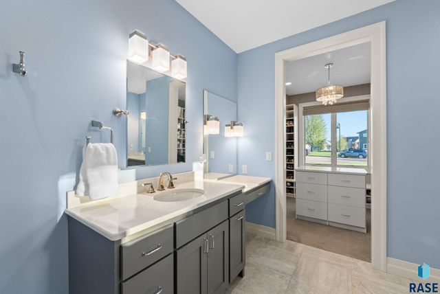 9004 E Torrey Pine Cir Circle, Sioux Falls, SD 57110